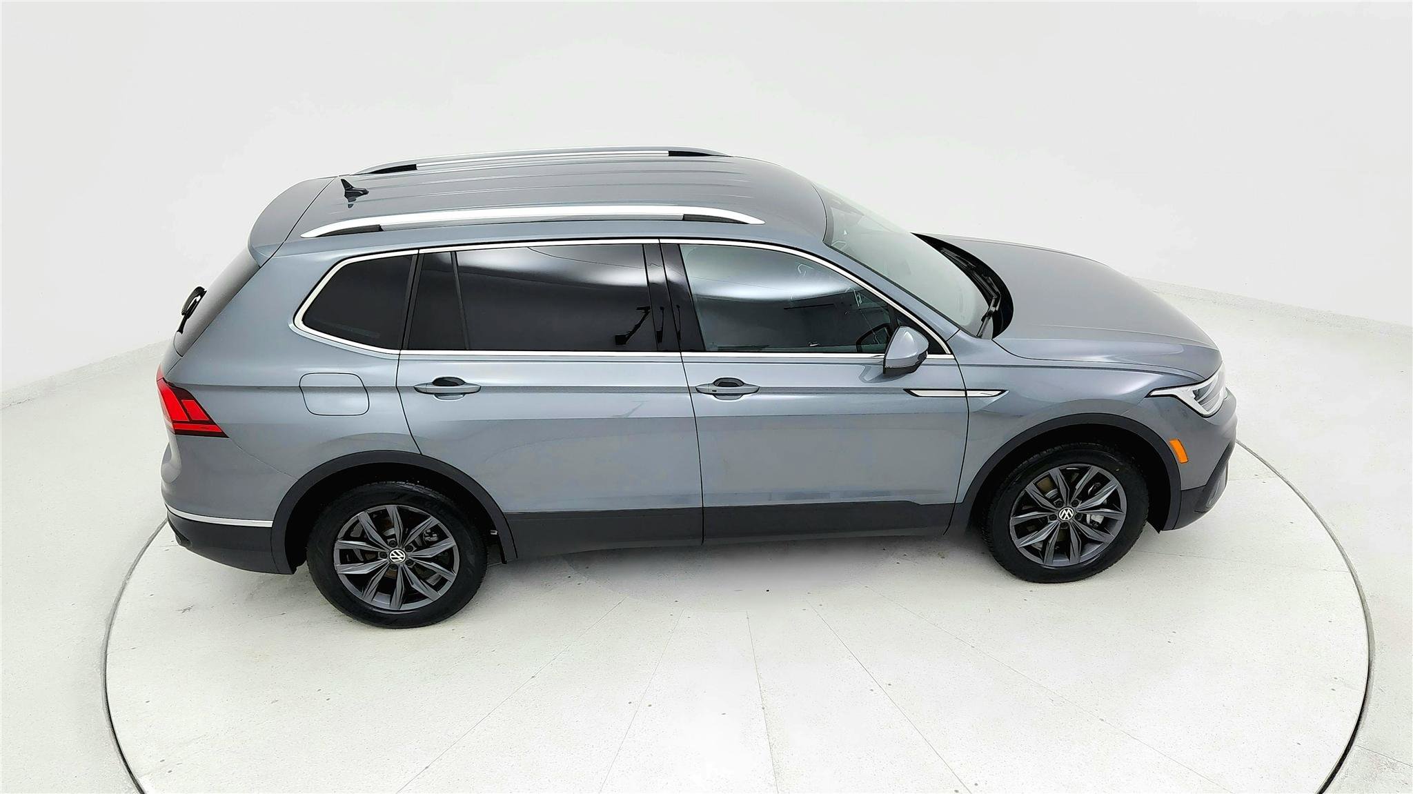 Used 2024 Volkswagen Tiguan SE image 18