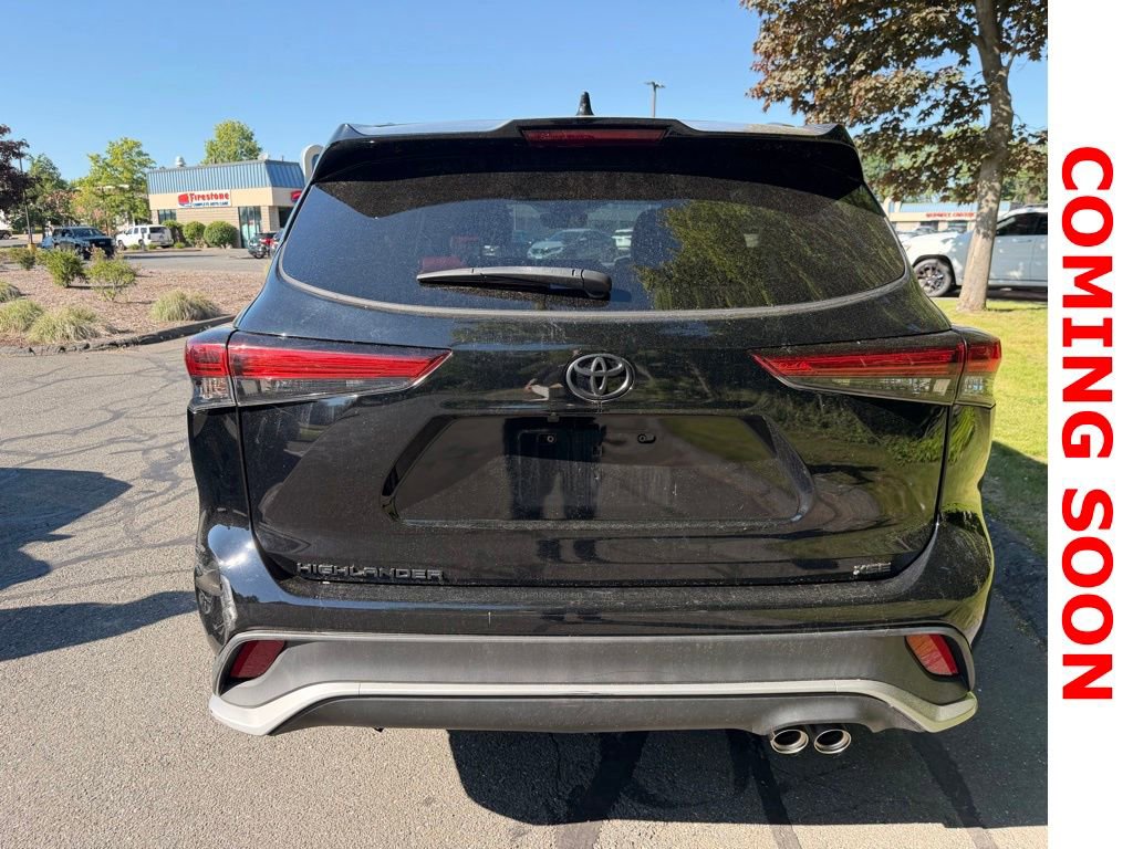 Used 2023 Toyota Highlander XSE FWD image 8