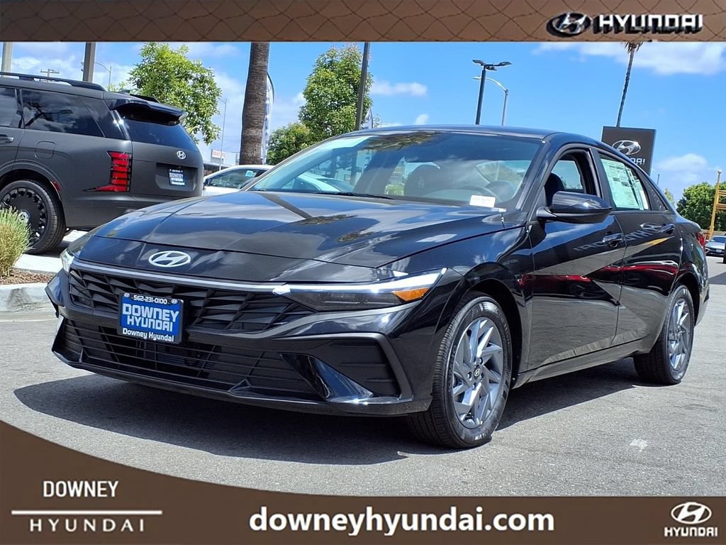 New 2026 Hyundai Elantra Hybrid FWD 360° Tour