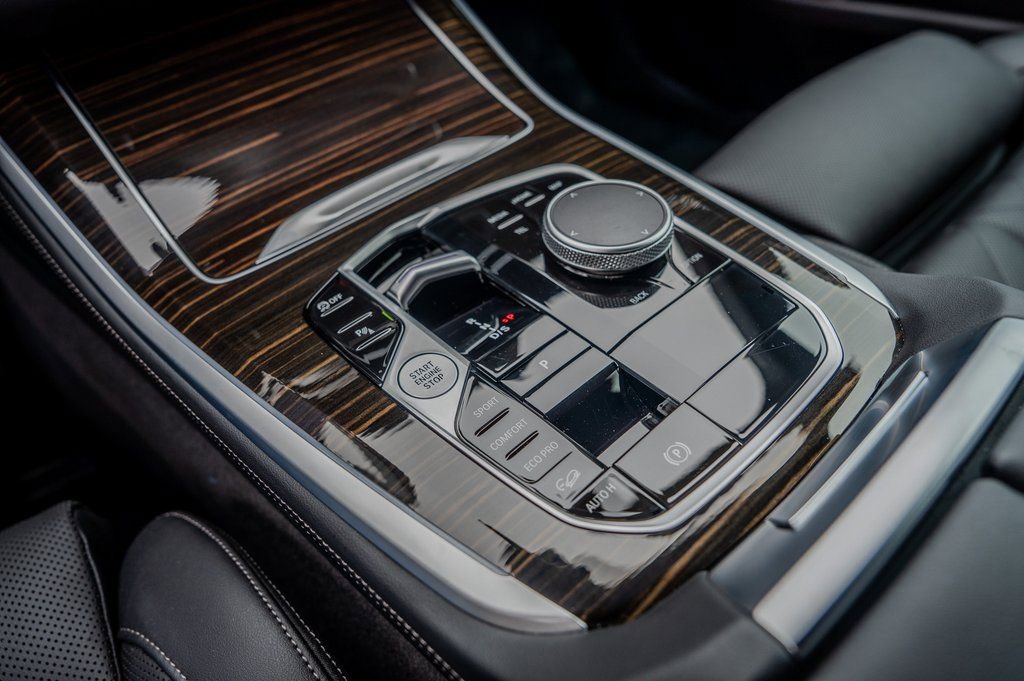 Used 2025 BMW X5 xDrive40i w/ Premium Package image 13