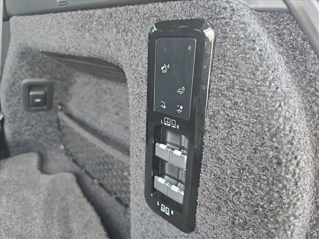 Used 2023 Land Rover Range Rover Long Wheelbase SE image 12