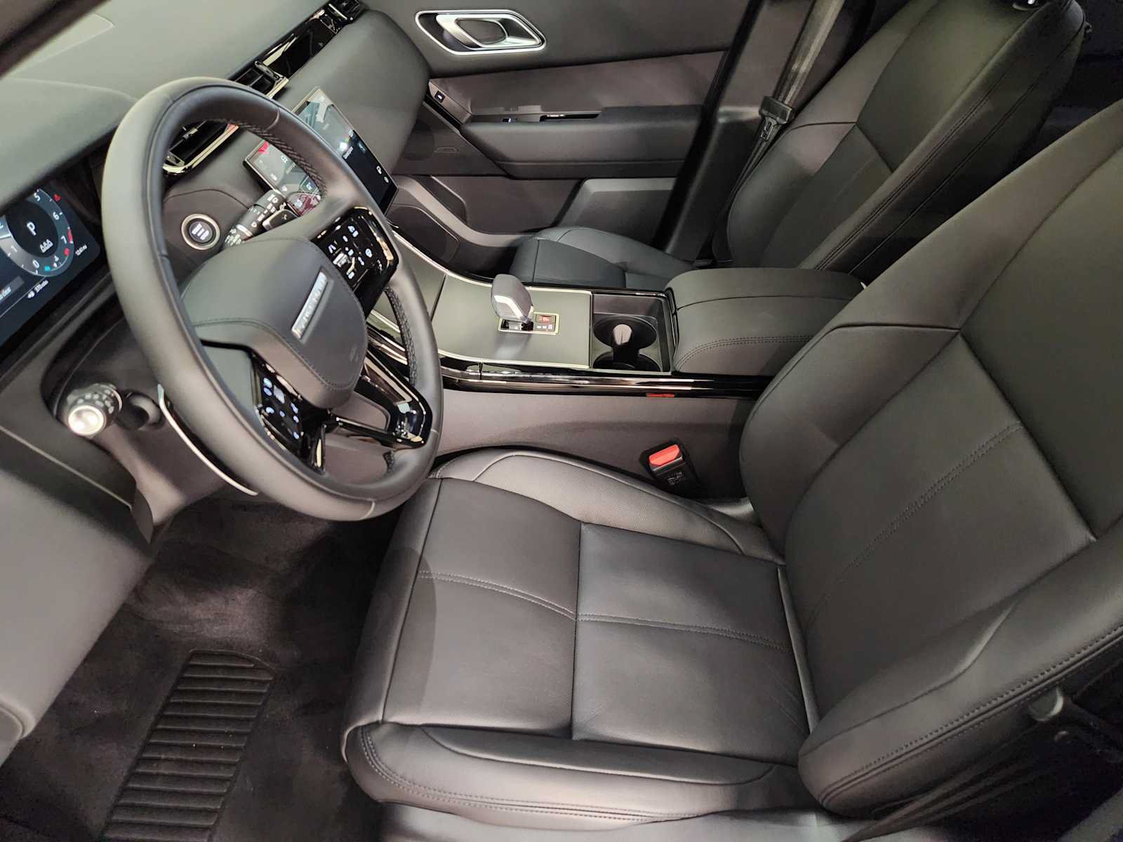 New 2026 Land Rover Range Rover Velar S AWD/4WD image 14