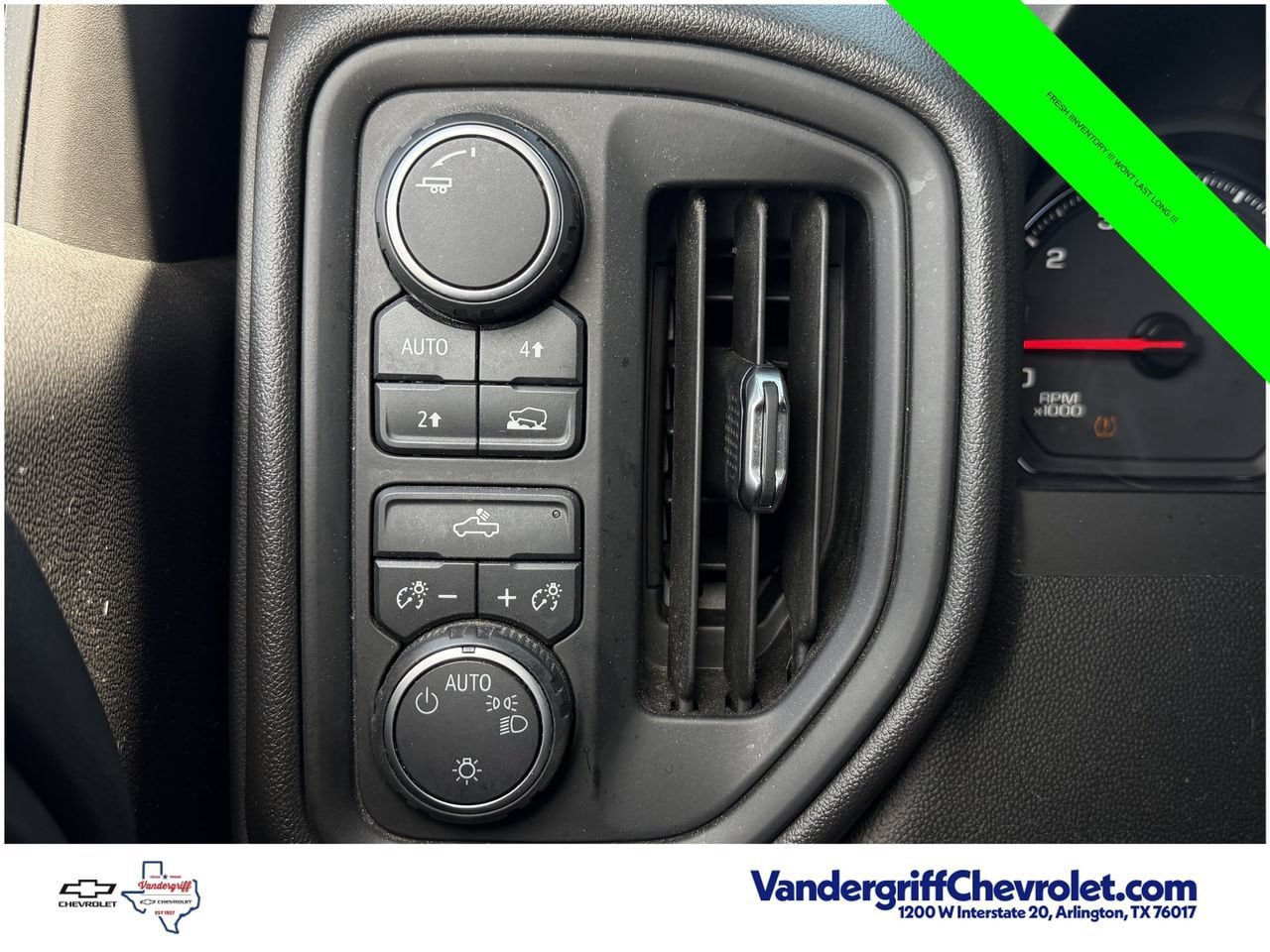 Used 2019 Chevrolet Silverado 1500 Custom w/ Custom Value Package AWD/4WD image 20