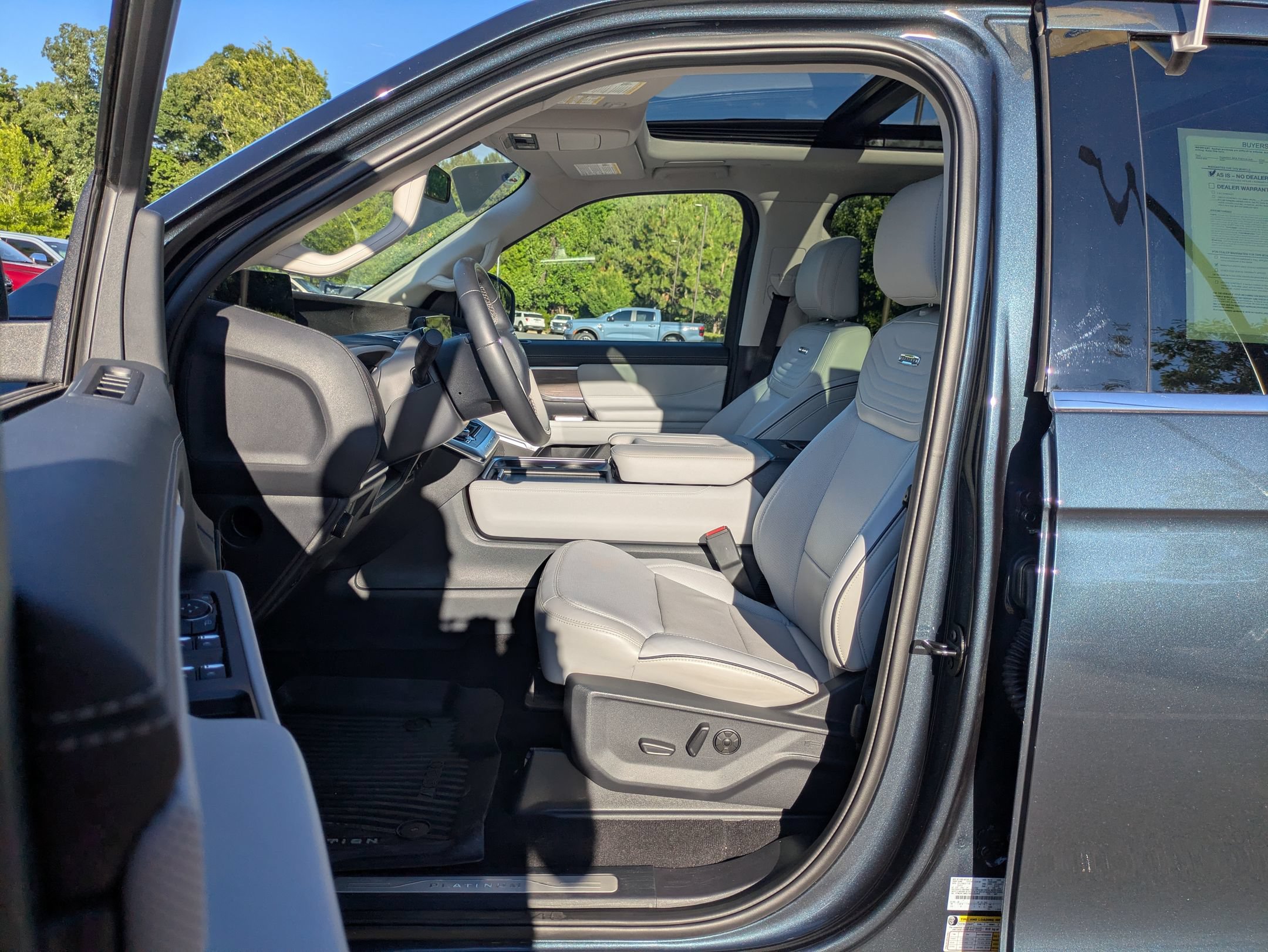 Certified 2025 Ford Expedition Max Platinum w/ Platinum Ultimate Package AWD/4WD image 12