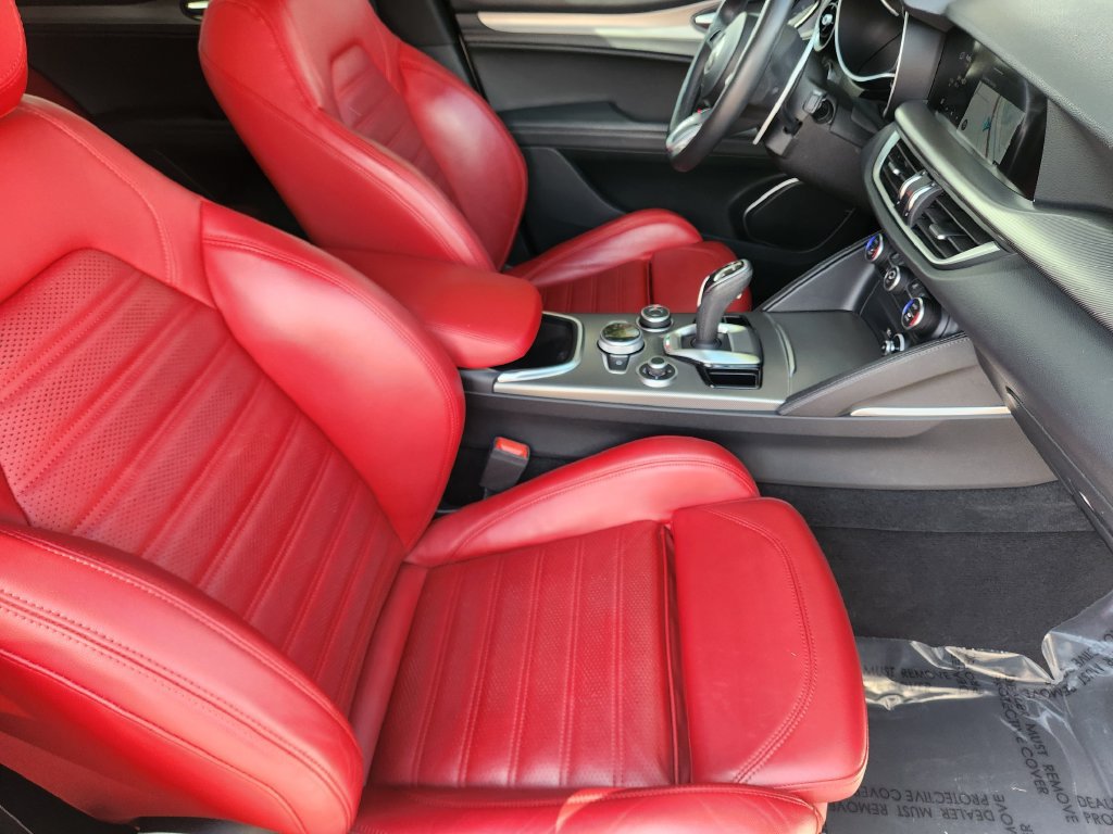 Used 2023 Alfa Romeo Stelvio Veloce AWD/4WD image 5