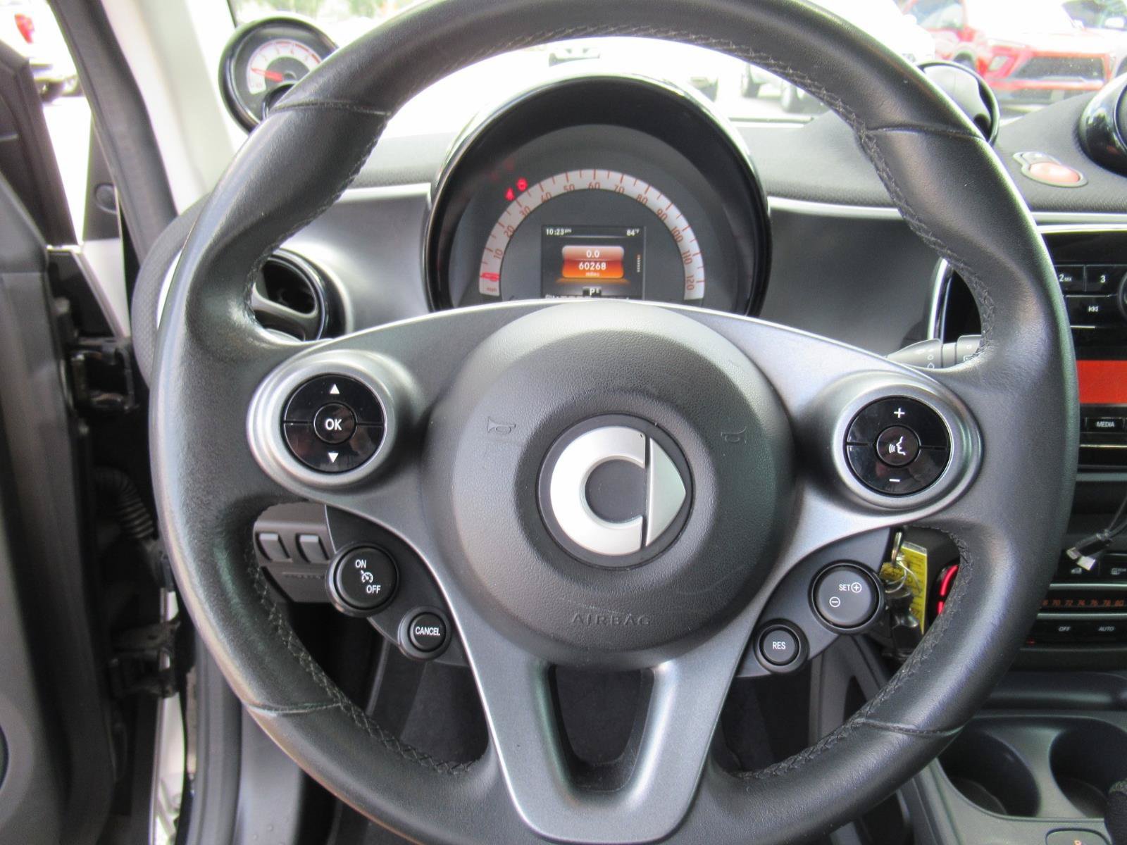 Used 2016 smart fortwo Prime RWD image 19