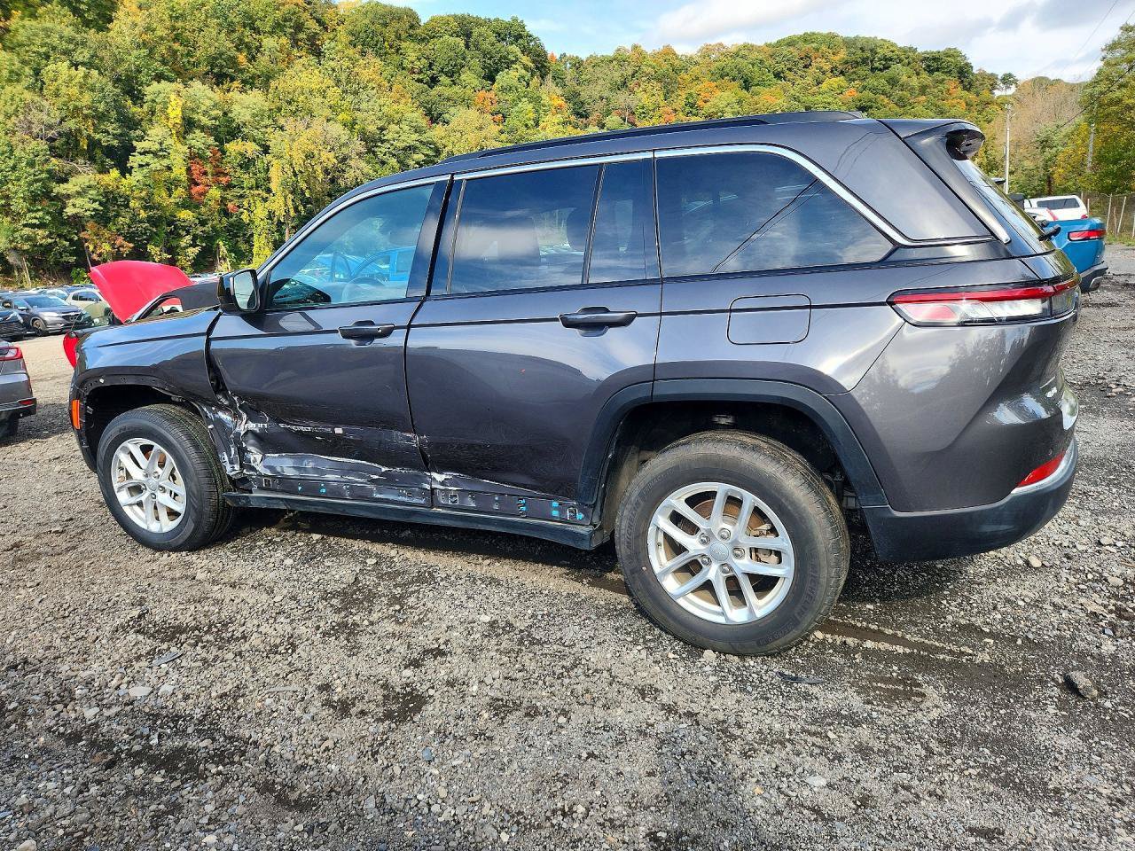 Used 2024 Jeep Grand Cherokee Laredo X w/ Trailer Tow Package AWD/4WD image 3