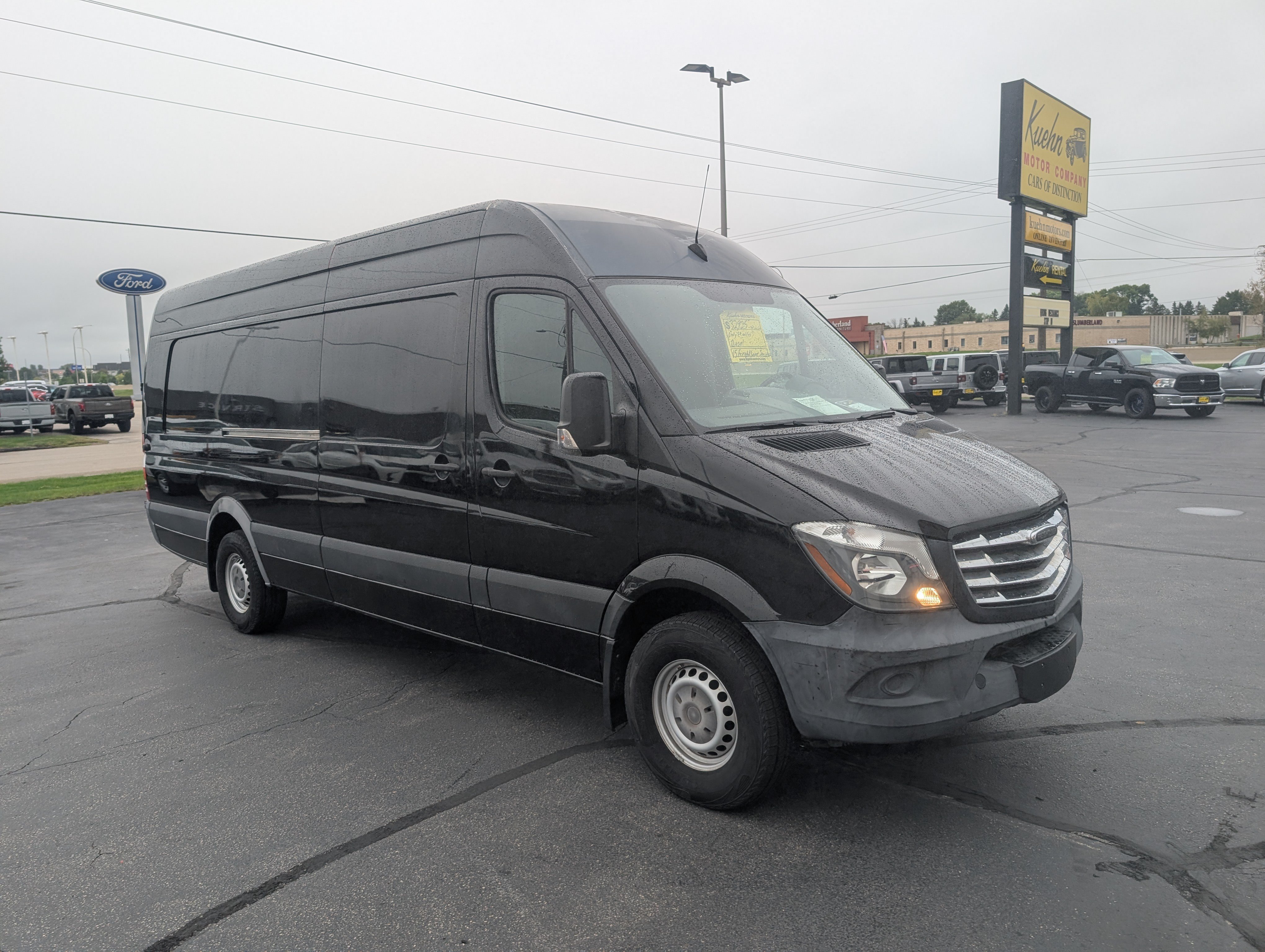 Used 2015 Freightliner Sprinter 2500 RWD image 2