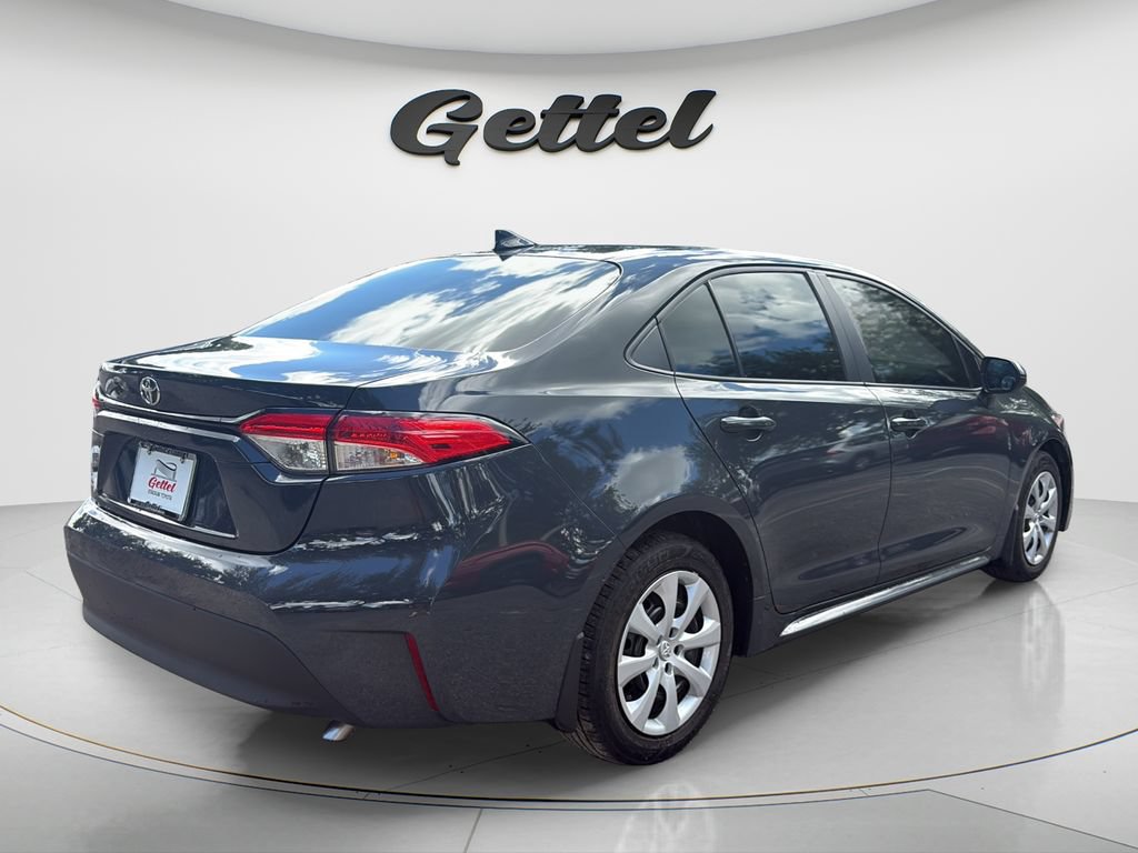 Used 2025 Toyota Corolla LE FWD image 5