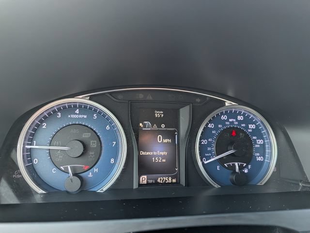 Used 2017 Toyota Camry LE FWD image 25