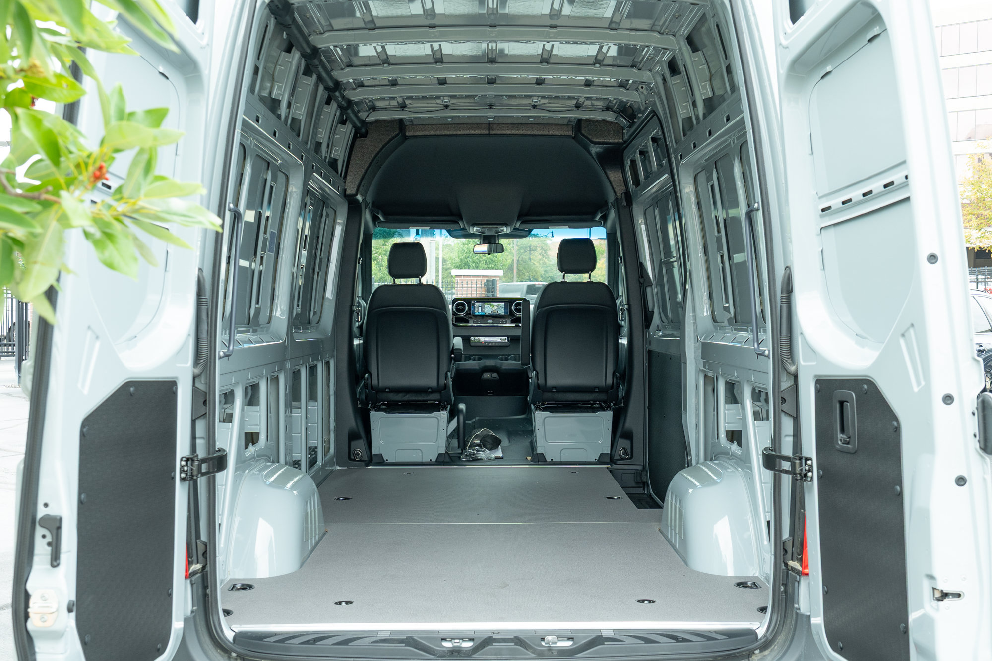 Used 2025 Mercedes-Benz Sprinter 2500 image 6