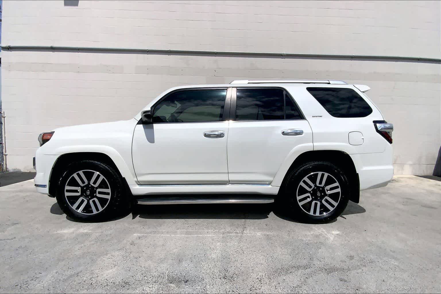 Used 2022 Toyota 4Runner Limited AWD/4WD image 4