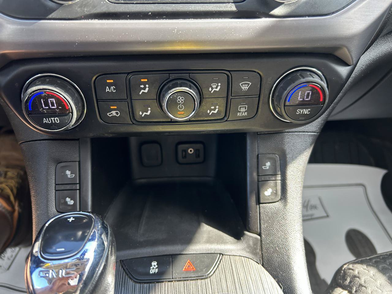 Used 2019 GMC Acadia SLE w/ Driver Alert Package I AWD/4WD image 26