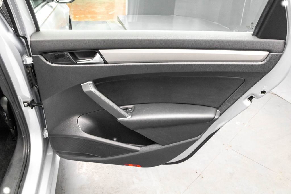 Used 2020 Volkswagen Passat 2.0T SE image 30