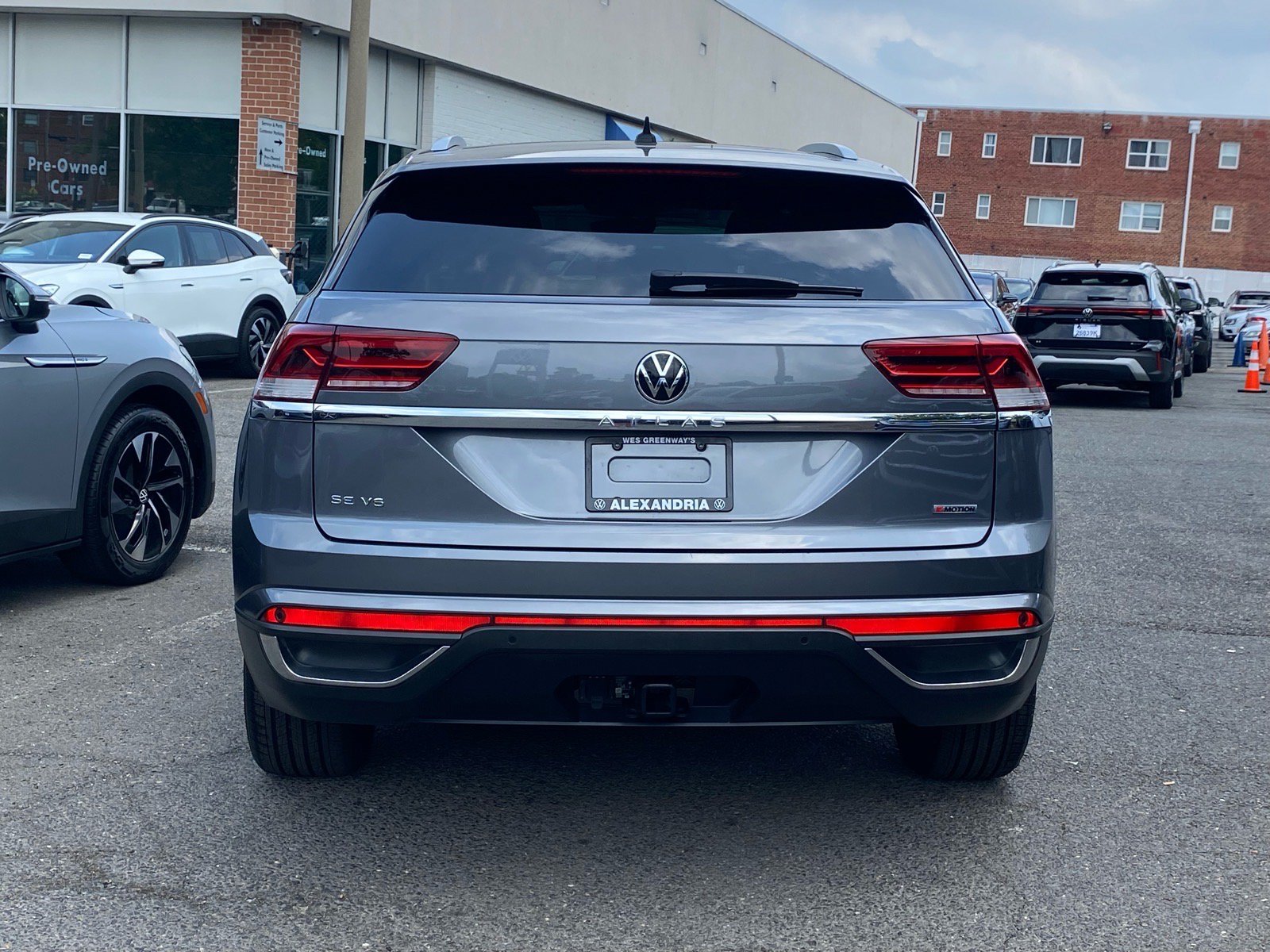 Used 2022 Volkswagen Atlas Cross Sport SE AWD/4WD image 3