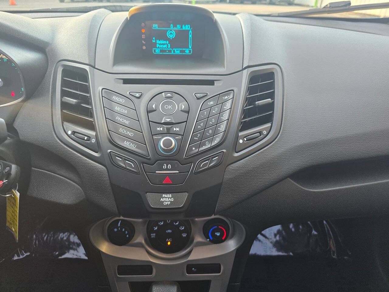 Used 2016 Ford Fiesta SE FWD image 29