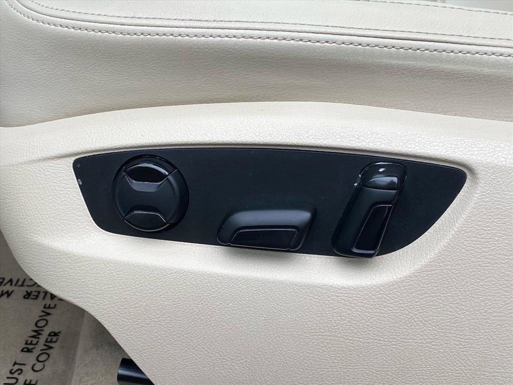 Used 2015 Volkswagen Touareg Executive image 13