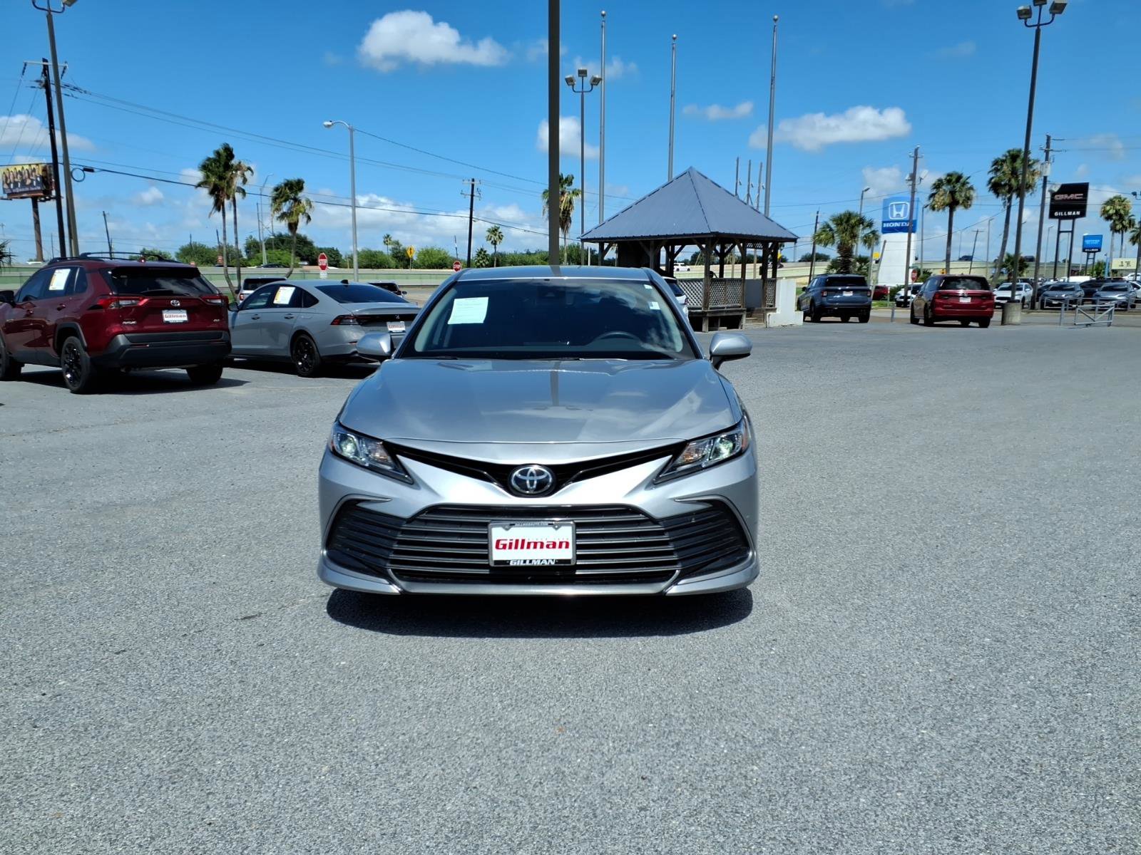 Used 2022 Toyota Camry LE FWD image 3