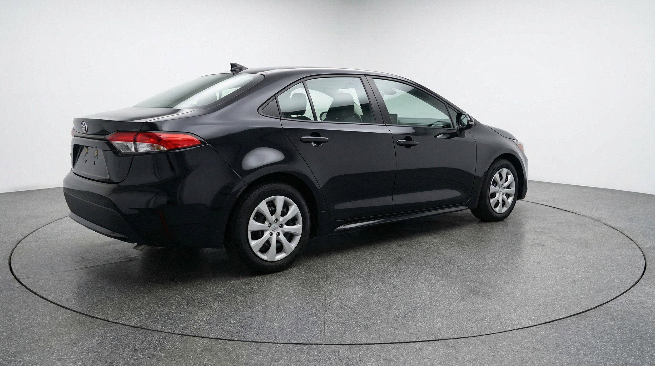 Used 2025 Toyota Corolla LE image 9