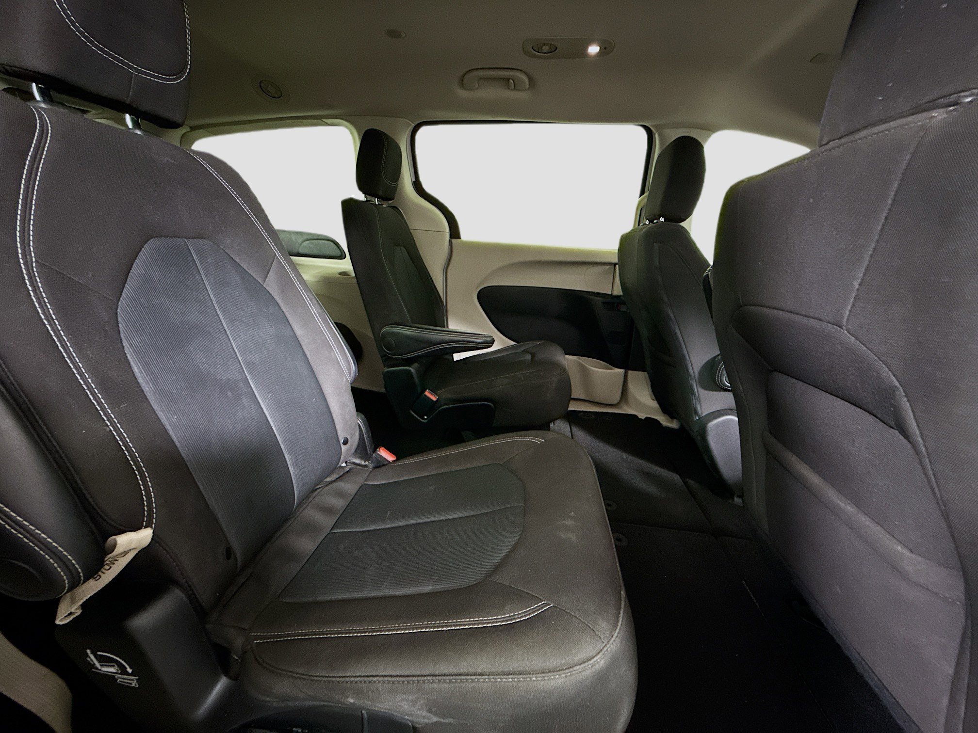 Used 2022 Chrysler Voyager LX FWD image 27