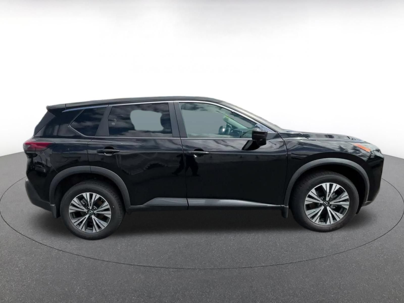 Used 2022 Nissan Rogue SV FWD image 13