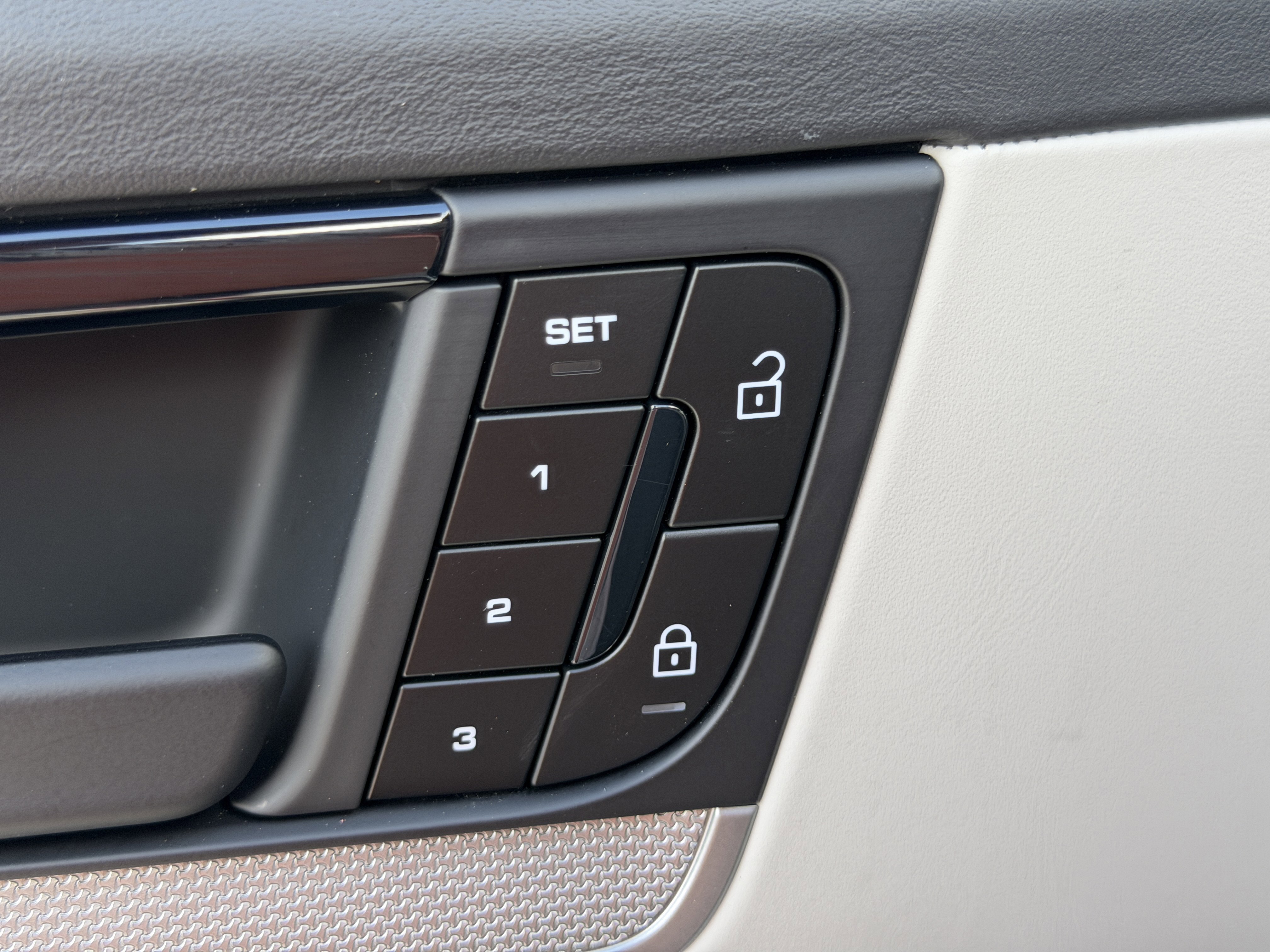 Certified 2024 Porsche Cayenne S image 24