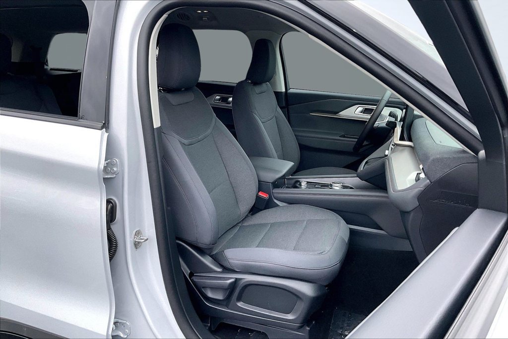 New 2026 Ford Explorer Active RWD image 11