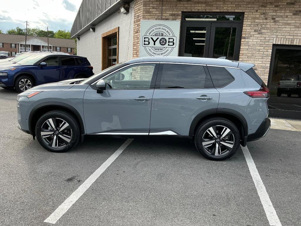 Used 2023 Nissan Rogue Platinum w/ Platinum Premium Package image 2