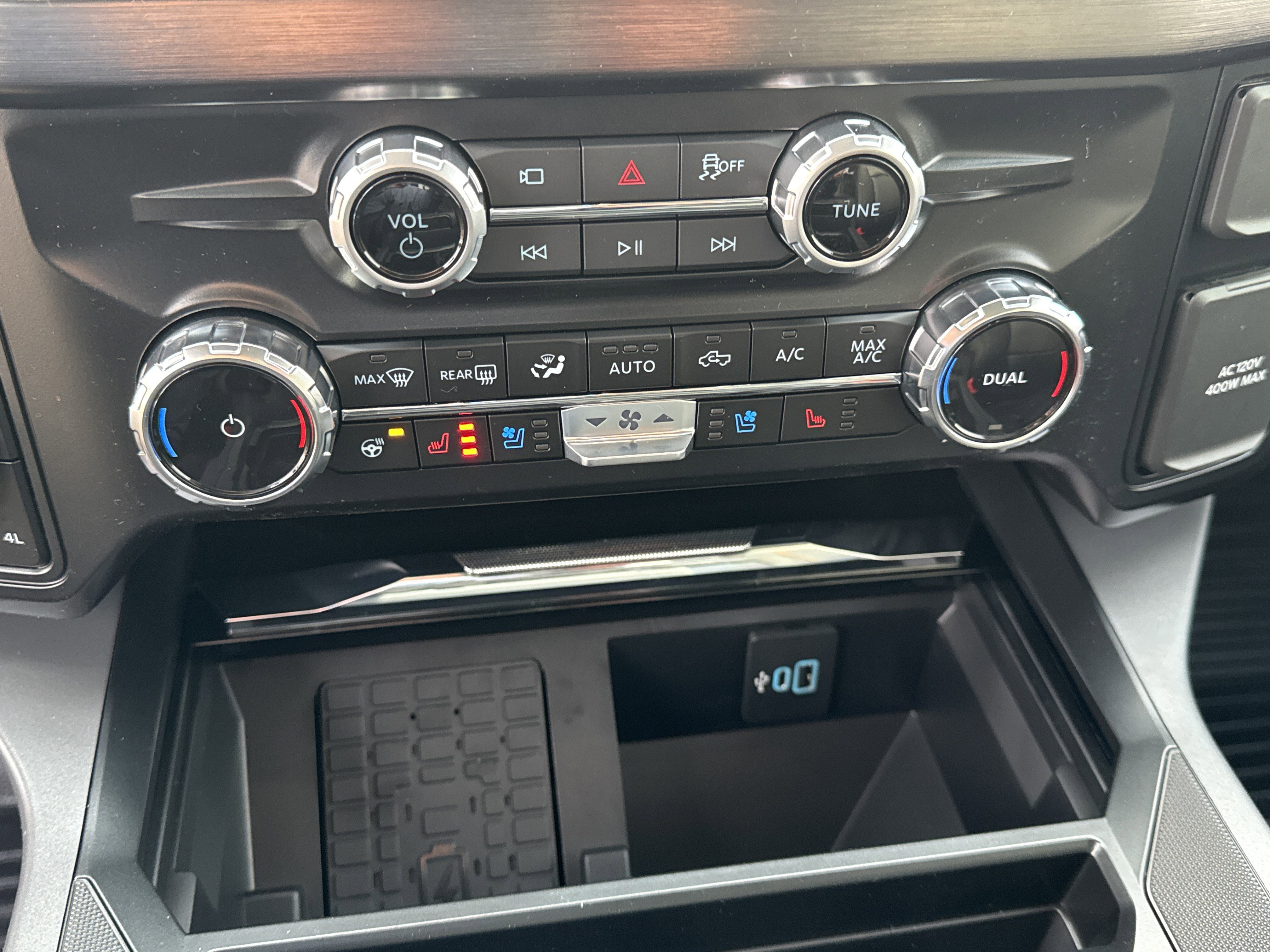 New 2026 Ford F250 Lariat w/ Black Appearance Package image 29