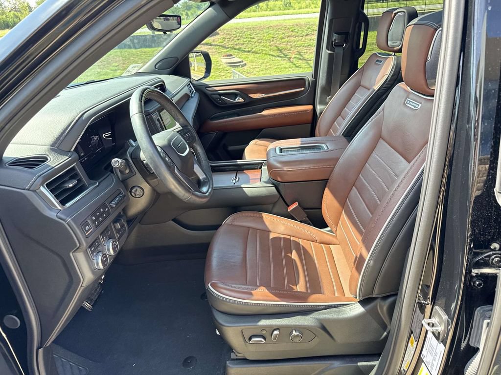 Used 2024 GMC Yukon Denali Ultimate AWD/4WD image 6