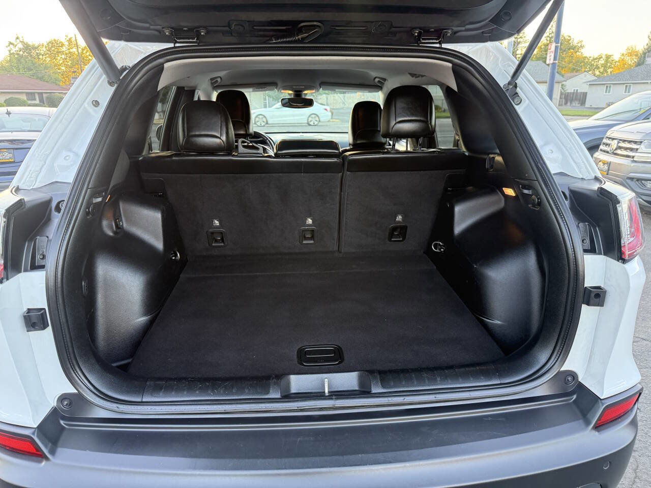 Used 2019 Jeep Cherokee Latitude Plus image 16