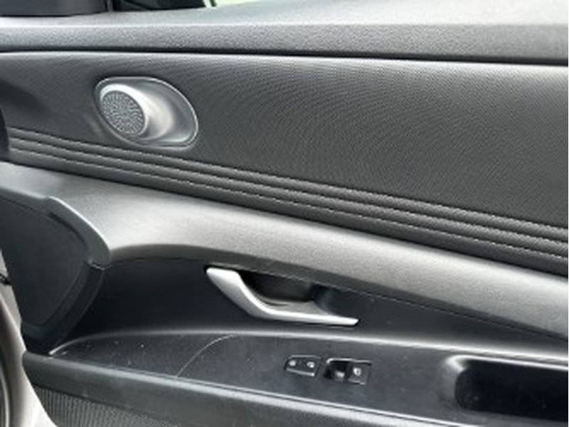 Used 2023 Hyundai Elantra SEL w/ Convenience Package image 26