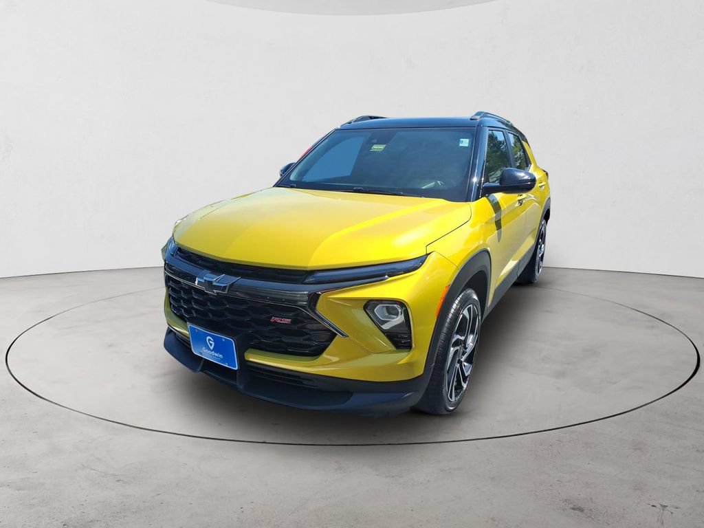 Used 2025 Chevrolet TrailBlazer RS w/ Convenience Package AWD/4WD image 2