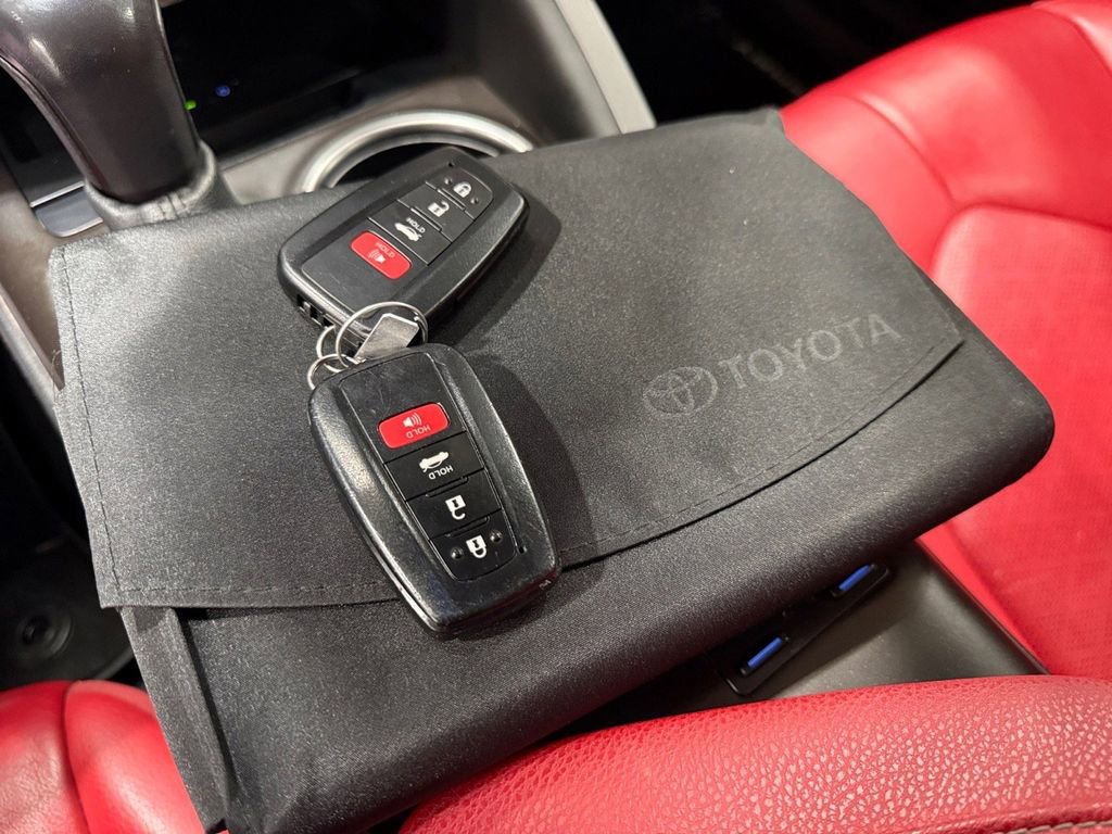 Used 2022 Toyota Camry XSE FWD image 39