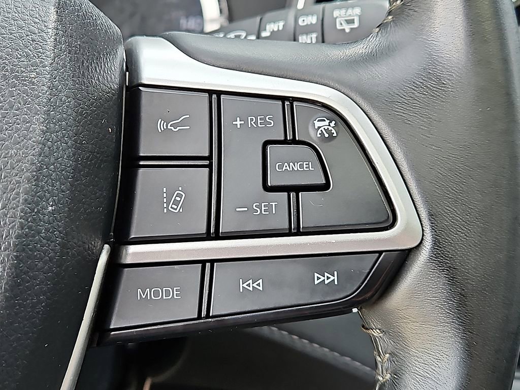 Used 2023 Toyota Highlander XLE image 23