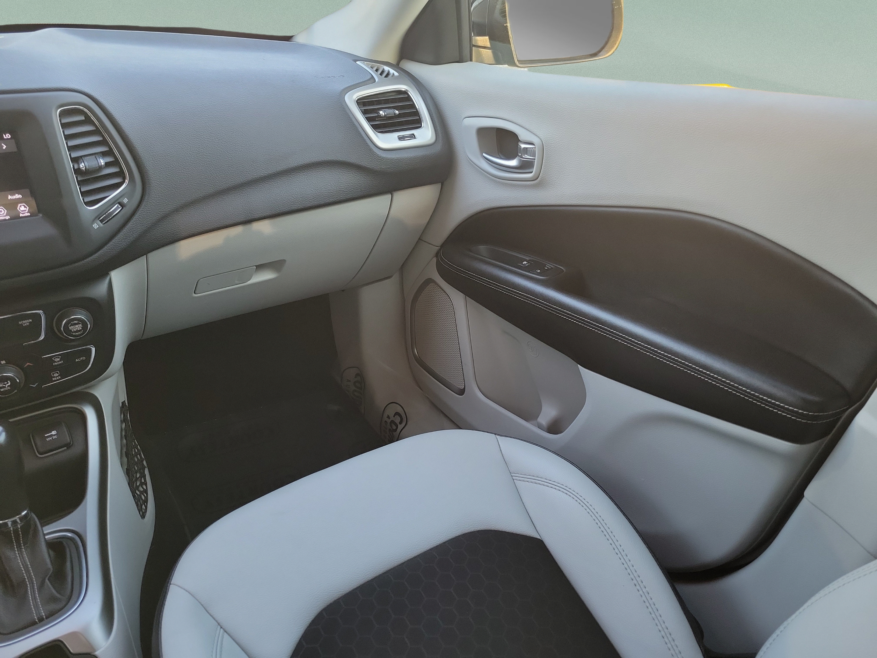 Used 2021 Jeep Compass Latitude FWD image 11