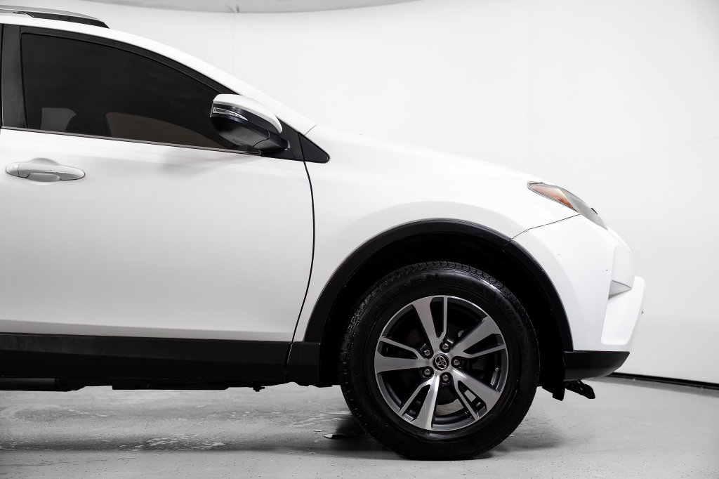 Used 2016 Toyota RAV4 XLE FWD image 4