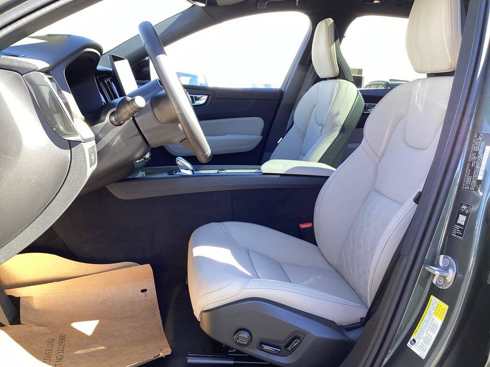 New 2027 Volvo XC60 B5 Plus AWD/4WD image 30