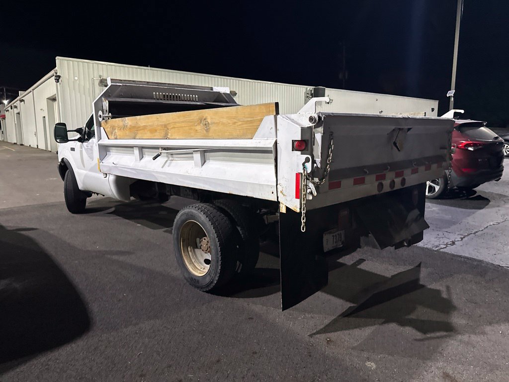 Used 2001 Ford F550 4x4 Regular Cab Super Duty image 3