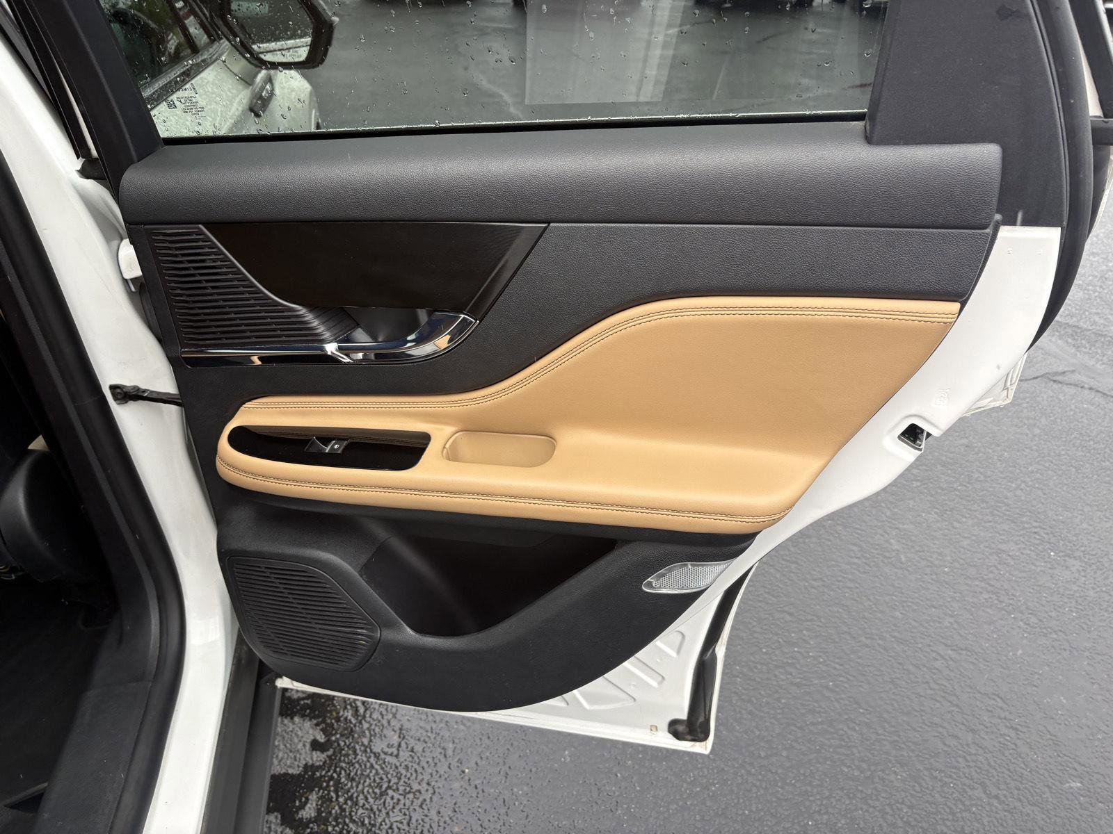 Used 2022 Lincoln Corsair Reserve w/ Equipment Group 201A AWD/4WD image 8