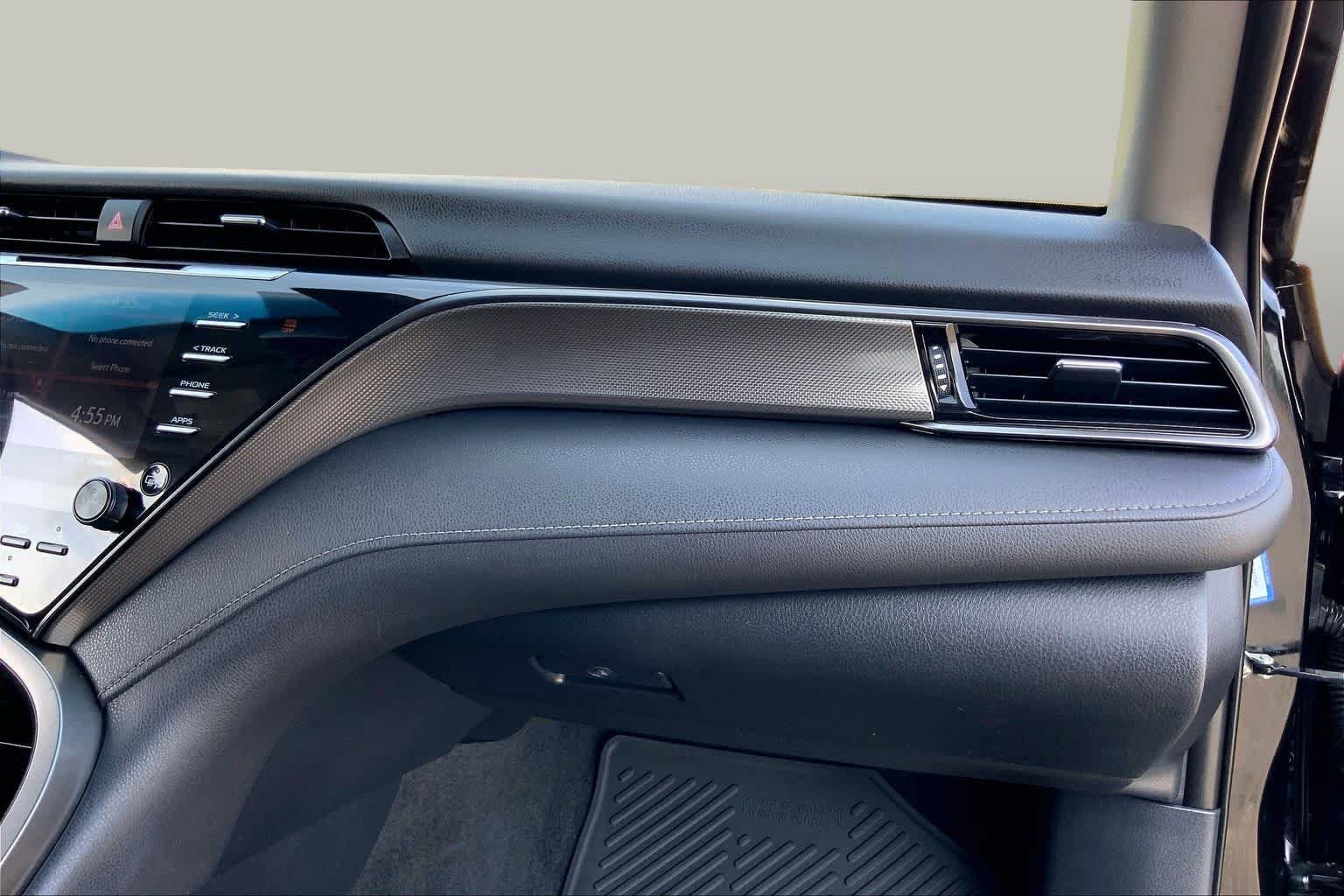 Used 2019 Toyota Camry XSE FWD image 18