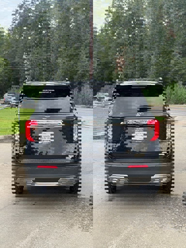 Used 2024 Ford Explorer XLT w/ Equipment Group 202A image 5