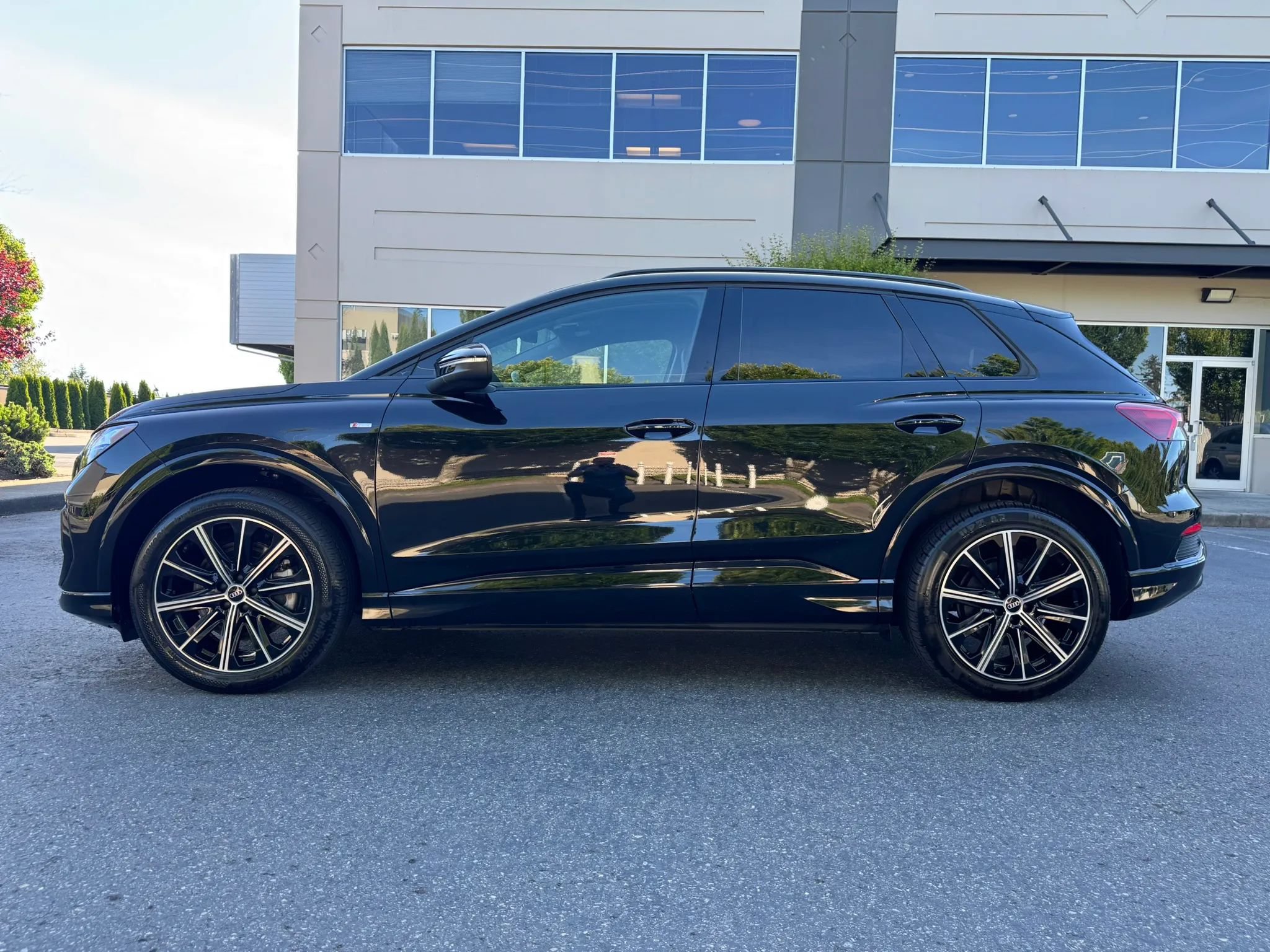 Used 2022 Audi Q4 e-tron Premium Plus w/ Premium Plus AWD/4WD image 6