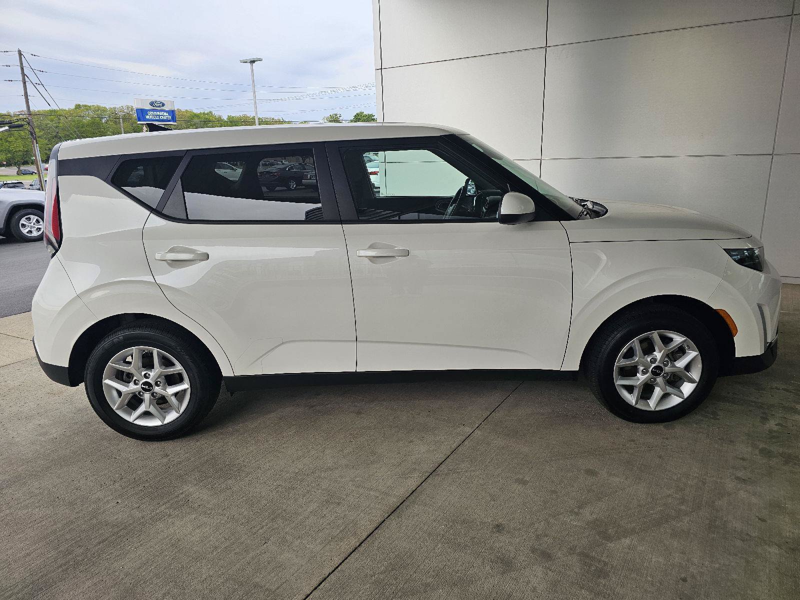 Used 2025 Kia Soul LX w/ LX Technology Package FWD image 6