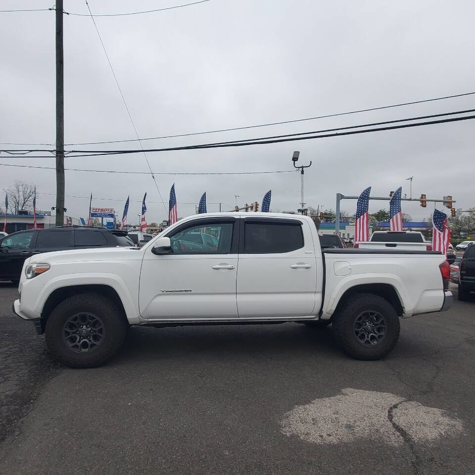 Used 2018 Toyota Tacoma SR5 image 2