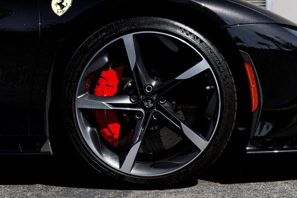 Used 2022 Ferrari SF90 Spider image 16