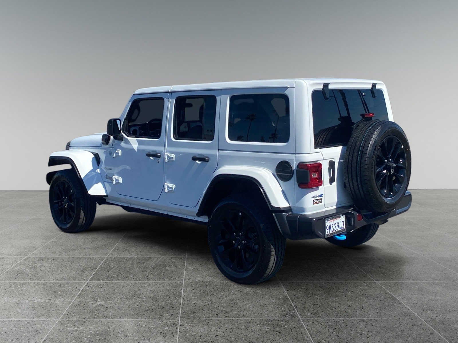 Used 2024 Jeep Wrangler Unlimited Sahara AWD/4WD image 3