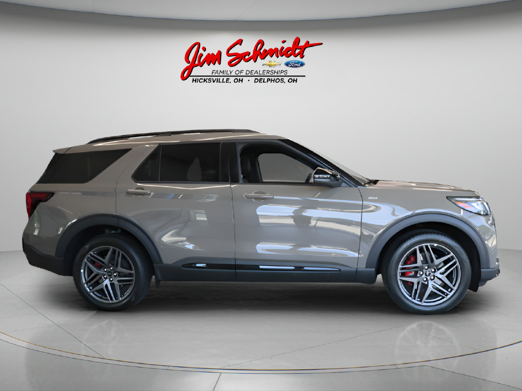 New 2026 Ford Explorer ST-Line w/ ST-Line Street Pack AWD/4WD image 3