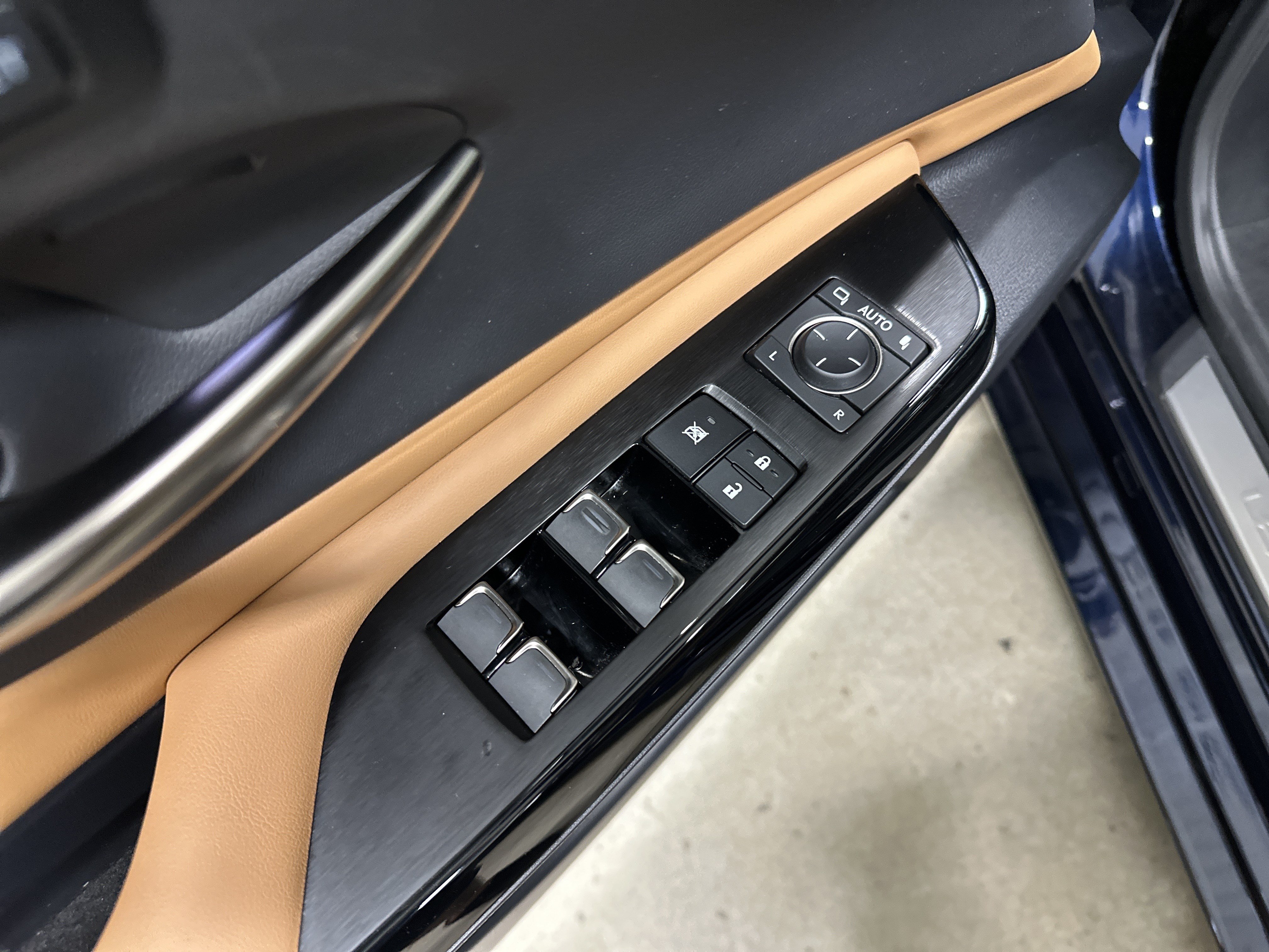 Certified 2025 Lexus ES 350 w/ Premium Package FWD image 15