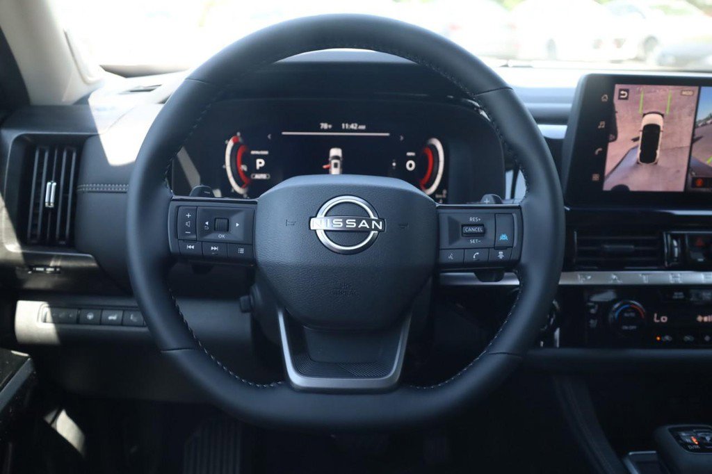 New 2026 Nissan Pathfinder Platinum AWD/4WD image 8